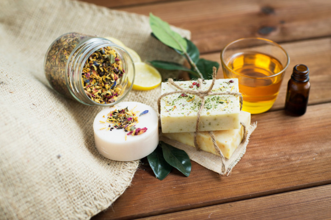 Come personalizzare i tuoi prodotti di bellezza in modo naturale