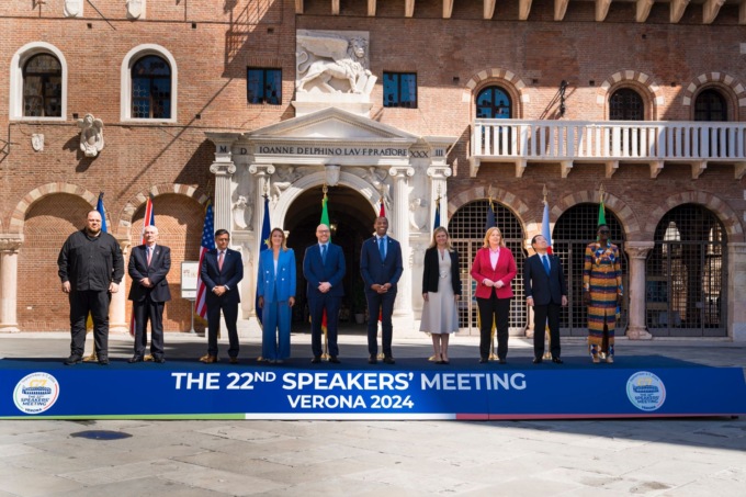 Al via il G7 dei Parlamenti a Verona ma Meloni diserta l’incontro. Mattarella: “Occasione di dialogo per le democrazie”