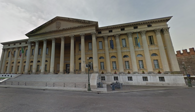 Intruso entra a palazzo Barbieri e appicca un incendio
