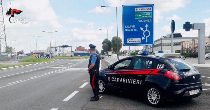 Entravano in casa di anziane over80, le minacciavano con un coltello e le portavano via oro e denaro