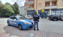 Rapina alla Lidl di via Zannoni, rubano una friggitrice ad aria e aggrediscono il vigilante