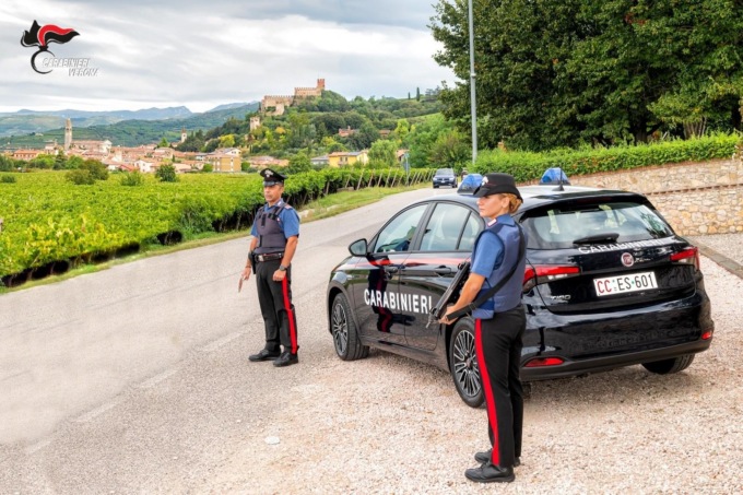 Fornisce false generalità per evitare l’arresto, su di lui pendeva una pena di 7 anni per furti in casa