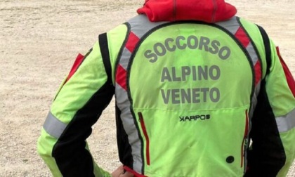 Escursionista veronese scivola sul fogliame e cade sul Monte Baldo, salvato dal Soccorso Alpino