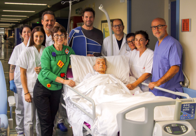 Doppio intervento insolito al Mater Salutis, operati in poche ore prima la nonna centenaria e poi il nipote