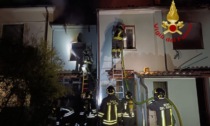 Crollato il tetto di un appartamento a Zimella per un incendio, intossicata una residente