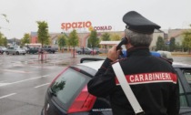 Coppia di ladri 23enni fermata alla Conad del centro Porte dell'Adige, volevano rubare profumi per 455 euro