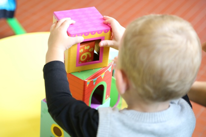 “Siete tutti bimbi brutti”: strattonati e insultati all’asilo, quattro maestre rinviate a giudizio 