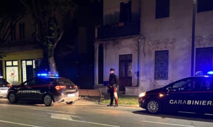 Sfreccia sulle strade di Legnago a bordo di una moto rubata, ma nella fuga fa un incidente 