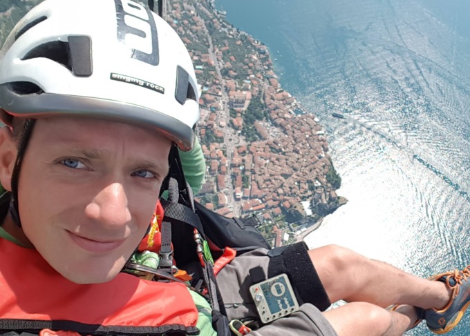 Si schianta contro gli alberi durante un volo con il parapendio: 45enne veronese muore a Plan de Corones