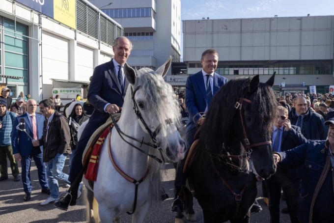 Lollobrigida a cavallo apre al terzo mandato di Zaia: “Se ne discuterà in Parlamento”