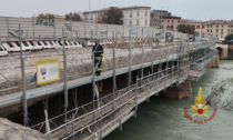 Operaio cade dall'impalcatura del cantiere sul Ponte Nuovo