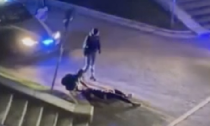 19enne ridotto in fin di vita con vetri di bottiglia in zona Arsenale, individuato l’aggressore