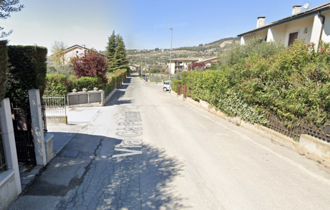 Camion e scooter si scontrano a Negrar, morta una 65enne
