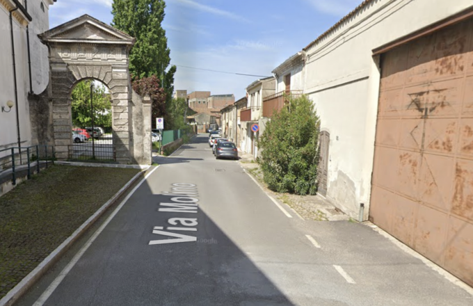 Perde il controllo della moto e finisce contro il guard rail a Nogara, grave il motociclista