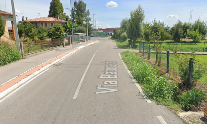 Investito sulla bici elettrica poco dopo mezzanotte, morto 34enne