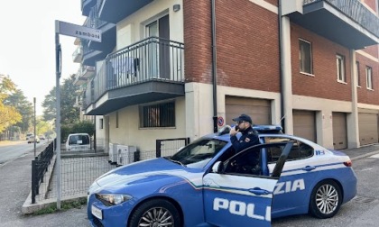 Ruba un giubbotto da 200 euro da Cisalfa, poi tira un pugno allo zigomo al vigilante che ha tentato di fermarlo