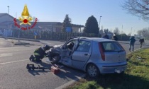 Scontro tra una Fiat Punto e un pick up ad Albaredo d'Adige, morto un 80enne