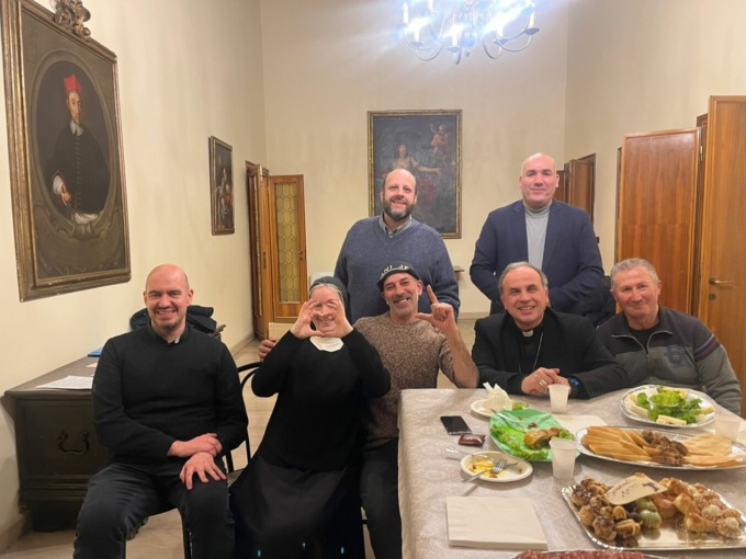 Il Vescovo di Verona Pompili apre le porte di casa per i senzatetto della città
