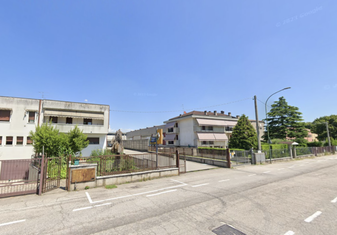 Cade da un lucernario a sei metri di altezza in un capannone a Castel d’Azzano, morto operaio 55enne