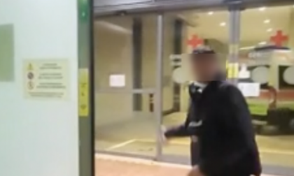 Paziente lancia scatolette di tonno e si abbassa i pantaloni al Pronto Soccorso dell'ospedale di Borgo Trento