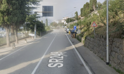 Auto esce di strada lungo la Gardesana a Malcesine, due feriti