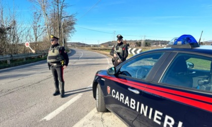 Inseguimento pazzo in centro a Verona con sorpassi in contromano e passaggi col rosso: fuggitivo fermato in piazza Corrubbio