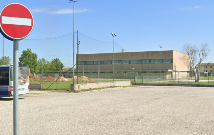 Gru crolla nel cantiere delle scuole di Albaredo d’Adige, ferito un operaio: si indaga sulle cause