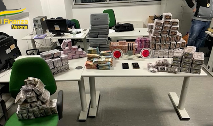 Smantellata rete internazionale di spaccio a Verona, la droga nascosta nelle confezioni degli snack