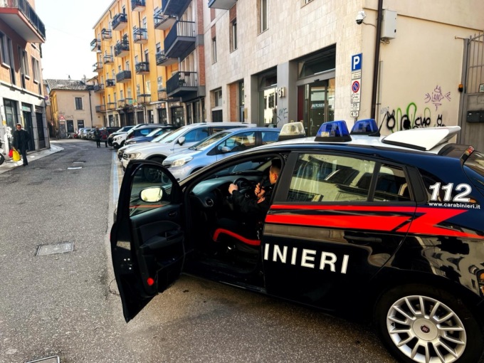 A spasso con cocaina, hashish e farmaci pronti per lo spaccio. Arrestato 37enne