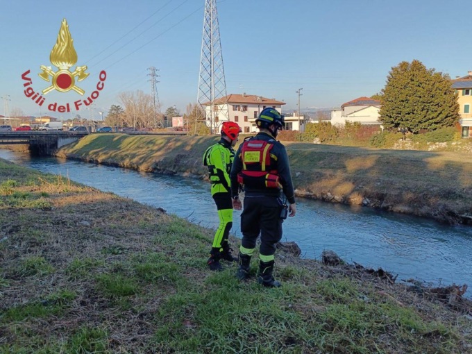 Giovane cade nel Canale Camuzzoni, salvato da un passante e dai soccorritori