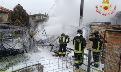 Incendio in un piccolo deposito a Veronella