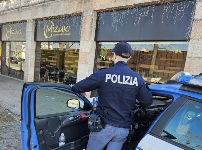 29enne spacca la vetrata del ristorante “Mizuki Fusion” e ruba un tablet e uno smartphone