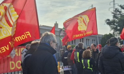 Vetrerie Riunite e Borromini: rinviato al 26 marzo l'incontro fra le parti, lavoratori comunque in presidio