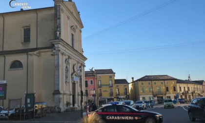 19enne fermato a un posto di blocco: in auto nascondeva cocaina, hashish e banconote false 