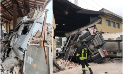 "Siamo vivi per miracolo": Tir ha sfondato il muro del loro laboratorio a Sant'Ambrogio