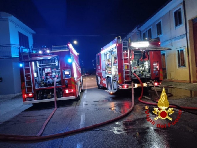 Incendio a Caldiero: Expert a fuoco e condominio evacuato