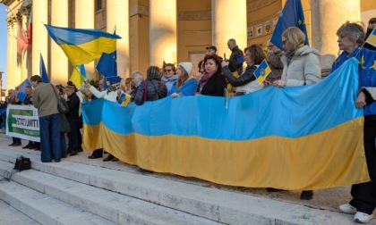 Anche Verona scende in piazza per l'Ucraina e per un'Europa unita, le immagini della manifestazione