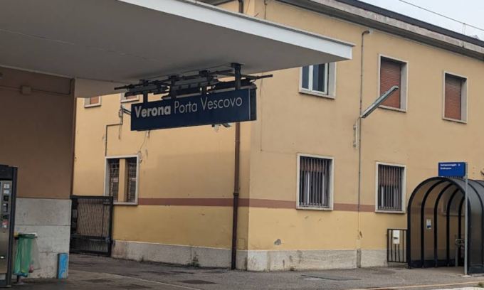 Sale sul tetto di un treno, morto folgorato a 19 anni Edoardo Mangano