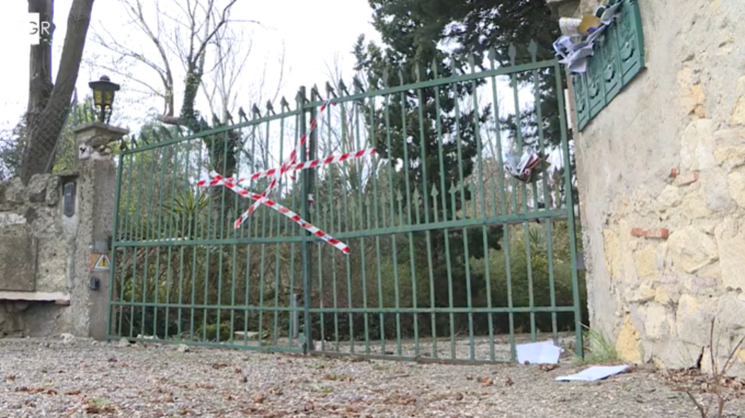Esplorando dimore abbandonate ragazzini trovano due anziani facoltosi mummificati