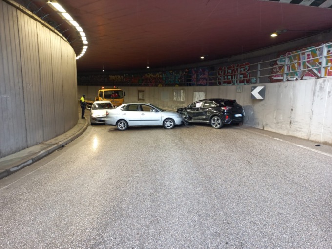 Incidente tra tre auto nel sottopasso di via Porto San Michele: traffico in tilt, ma funziona il piano di emergenza