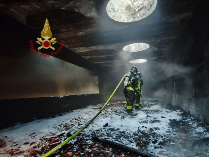 Incendio nell’ex sede di Autogerma, edificio inagibile