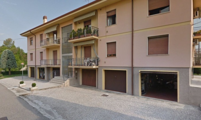 77enne tenta di strangolare la moglie: 72enne in condizioni stabili, ma la prognosi resta riservata