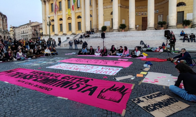 Piazza arrabbiata a Verona: in centinaia riuniti in un sit-in in memoria di Sara Campanella e Ilaria Sula
