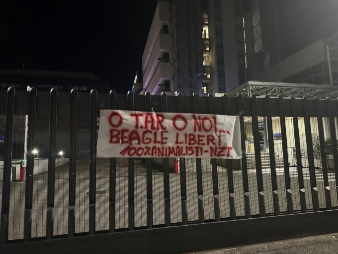 “Centopercentoanimalisti” organizza altro blitz alla sede dell’Aptuit