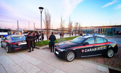 Pusher 26enne fermato con 50 grammi di hashish nascosti negli slip