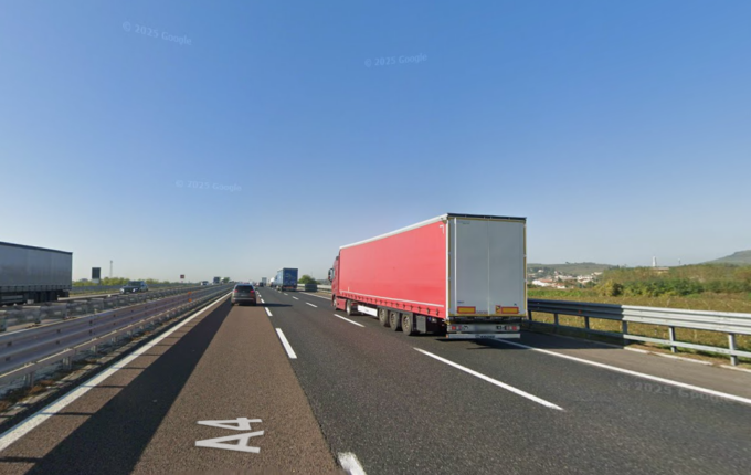 Tamponamento tra tre camion sulla A4, due feriti