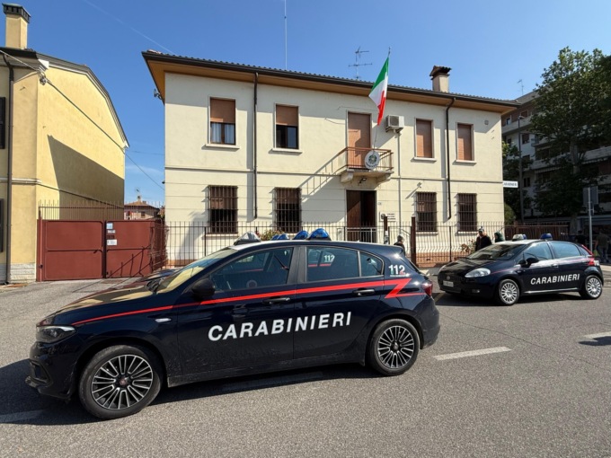 Scoppia la rissa tra gruppi di indiani in un campo a Sorgà: se le sono date di santa ragione con catene e sbarre