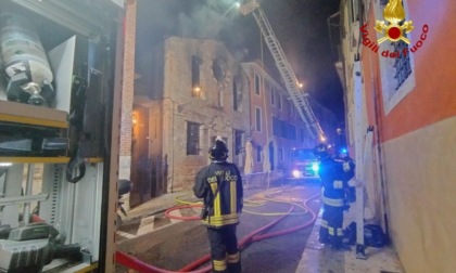 Paura in centro a Verona, ristorante nell'ex chiesa di Santa Felicita distrutto da un incendio