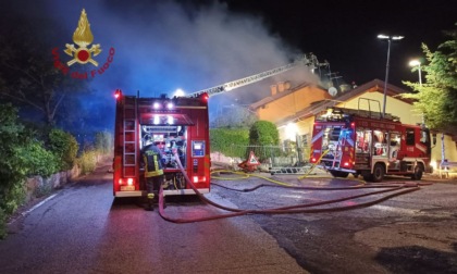 Tetto a fuoco a Mezzane di Sotto, paura in via dei Monti