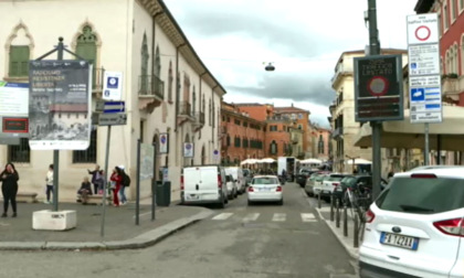 Niente più pass auto nella ZTL di Verona per gli utenti degli “appartamenti turistici privati” (solo strutture “classificate”)